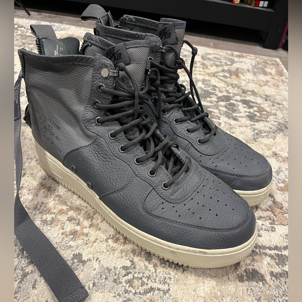 Nike SF Air Force 1 Mid